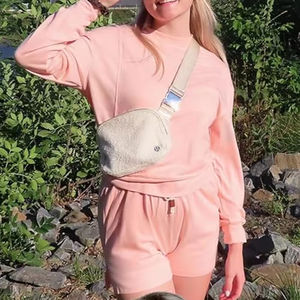 Ensemble de sport deux pièces pour femme : T-shirt et short de fitness pour femme, tenue décontractée pour l'entraînement - Product Image 5