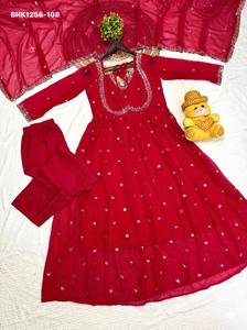 Nueva tendencia de elegancia en vestimenta: Colección de Kurti-Pant Anarkali de georgette con bordados y Dupatta, fabricante de Surat. - Product Image 3