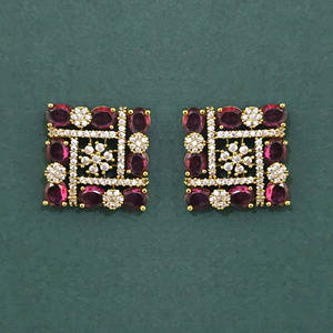 Pendientes de latón hechos a mano Kanhai Jewels con circonita talla princesa y baño de mehndi para aniversario de mujer 444007 - Product Image 3