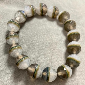 Bracelet en résine époxy fait main, design artistique magnifique, bijou en résine unique, parfait pour les accessoires de mode et les cadeaux élégants - Product Image 3