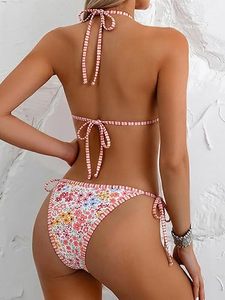Women's Halter Neckline Floral Pattern Spandex/Nylon Bikini Set with <b>V</b>-<b>Strings</b> Bottom and 2-Piece Beachwear - Product Image 3