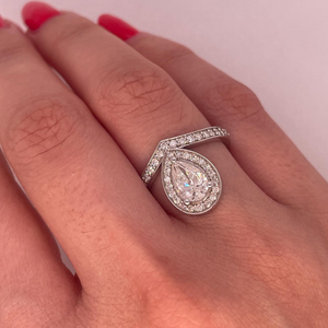 Anillo de Diamante Cultivado en Laboratorio con Corte de Pera de Lujo, Certificado IGI, Chapado en Oro de 14K, Joyería Nupcial para Regalo - Product Image 5