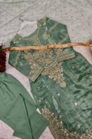 Costume de collection Eid en soie Choo brodée, style boutique pakistanais, couleur vert sauge, conçu par un créateur