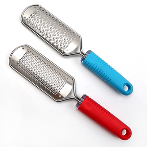 Meilleure Râpe à Pieds Colossale en Acier Inoxydable avec Logo Personnalisé, Lime à Pieds de Haute Qualité, Outil de Pédicure Efficace pour l'Élimination des Peaux Mortes - Product Image 6