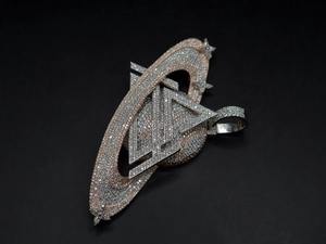 Pendentif diamant minimaliste très demandé pour le bureau ou un usage quotidien, disponible au prix export. - Product Image 4