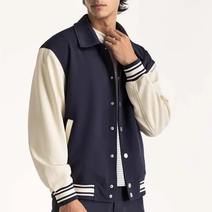 Veste universitaire streetwear sur mesure OEM à double boutonnage avec broderie chenille et manches matelassées en cuir de vachette, grandes tailles - Product Image 3