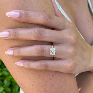 Bague élégante en diamant radiant de laboratoire de 2,60 carats, sertie invisible à l'est-ouest, collection de bagues en diamant - Product Image 3