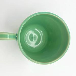 Taza de Cerámica Vibrante con Esmalte Verde Fresco, Acabado Texturizado, Asa Curva, Retención de Calor, Ideal para Rituales Matutinos Animados - Product Image 3