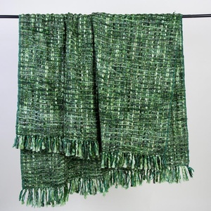 Jeté de canapé en tricot fait main de haute qualité, 100% acrylique, avec des glands - Product Image 5