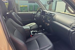 4Runner TRD Pro 2016 d'occasion en bon état - Product Image 2