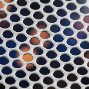 [APEC] Lámina Metálica Perforada de Acero Inoxidable Resistente al Calor para Procesos de Alta Temperatura y Filtro Profesional Duradero - Product Image 1