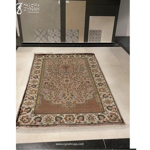 Alfombra de Oración de Seda Fina Hecha a Mano, Elegante Alfombra Musulmana para Namaz, para Adoración y Regalos, en Venta, de un Exportador Indio - Product Image 4