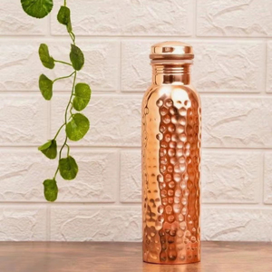 Bouteille en cuivre devenant un compagnon quotidien fiable pour l'hydratation, favorisant la régularité et l'utilisation à long terme. - Product Image 1