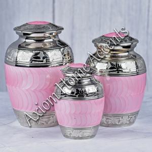 Urna de cremación para mascotas tallada a mano con diseño de huella de pata y acabado pulido para apreciar recuerdos de mascotas por Axiom Home Accents - Product Image 3