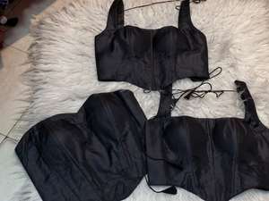 Top Corto Corsé Acolchado de Satén Negro con Encaje y Cordones, Cuello Corazón, Corto, para Otoño/Invierno, Boda, Saree - Product Image 2