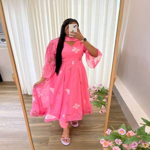 Ensemble Robe et Pantalon en Soie Brodée de Paillettes VASTRA COTTAGE avec Dupatta en Micro Coton Entièrement Cousu pour Femmes – Tenue de Fête Festive - Product Image 6