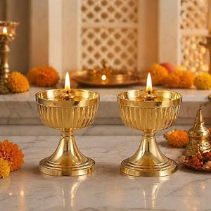 Lampe à huile en laiton plaqué or avec figurine religieuse et motif de divinité Diwali pour la décoration de prière - Product Image 2