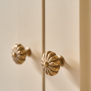 Perillas Metálicas Doradas - Diseño Tradicional, Duraderas y Fáciles de Instalar para Gabinetes de Cocina, Cajones, Armarios, Cómodas y Alacenas - Product Image 4
