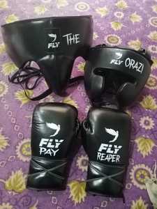 ชุดอุปกรณ์ป้องกันตัวสำหรับชกมวย Fly Superlace Premium Leather Boxing Gloves พร้อมอุปกรณ์ป้องกันศีรษะ, แก้ม, ขาหนีบ และแผ่นป้องกันอวัยวะเพศชาย สำหรับมืออาชีพ พร้อมบริการสกรีนชื่อ - Product Image 5