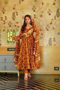 NUEVO LANZAMIENTO: VESTIDO DE FIESTA FORMAL DE DISEÑADOR, NUEVO LOOK EN 2 COLORES, TELA KURTI DE SEDA SATÉN CON ESTAMPADO DIGITAL EN LAS MANGAS Y LA PARTE INFERIOR - Product Image 2