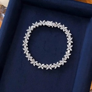 Bracelet en moissanite, bijou raffiné, cadeau idéal pour un anniversaire, un mariage. Disponible au prix export. - Product Image 3
