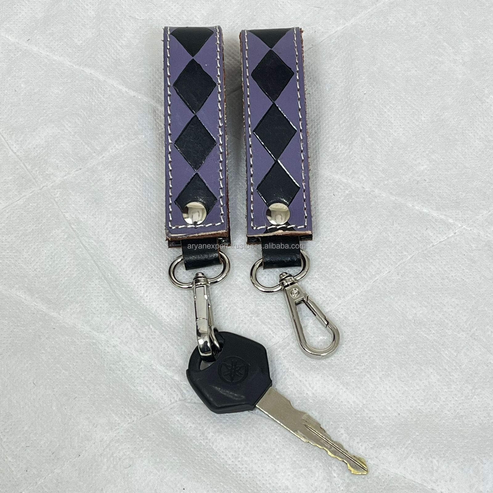 ลายตารางหมากรุกสีม่วงและดำ