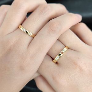 แหวนแต่งงานทองคำแท้ 18K แบบยูนิเซ็กซ์ ประดับเพชรทรงกลมแบบฝังขอบลายหัวใจ สไตล์คลาสสิก - Product Image 4