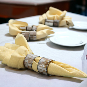 Vente en gros de nouveaux ronds de serviette au design argenté meilleure vaisselle porte-serviettes en métal massif design royal pour la décoration intérieure - Product Image 4