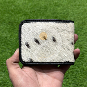 Cartera de Cuero Artesanal con Pelo de Vaca, Cartera Delgada Bifold, Tarjetero, Cartera de Cuero con Aspecto Rústico Natural Único - Product Image 1