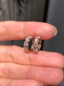 Magnifiques boucles d'oreilles Huggie en moissanite à coupe ronde, en argent sterling 925, bijoux fins pour femmes, cadeau pour mariage et fiançailles - Product Image 3