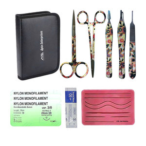 Kit Básico de Primeros Auxilios para Suturas, Paquete de Supervivencia para Traumas de Emergencia con Tijeras, Pinzas e Instrumentos Médicos Quirúrgicos para el Cuidado de Heridas - Product Image 1