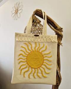 Bolsa de Lona con Borlas Sunburst, Hecha en India, Ecológica, de Alta Calidad, para Compras y Uso Diario - Product Image 1