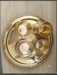 Juego de Bandejas Clásicas de Metal Chapado en Oro con Taza Grabada, Tres Tazones y Cuchara Portátil para Servir, Vajilla Tradicional para Bodas - Product Image 3