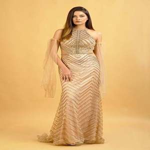 Vestido de noche de sirena con bordado de lentejuelas doradas moderno y lujoso |   Escote en V sin espalda |   Natural |   Vestido formal de fiesta sin mangas - Product Image 3