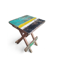 Tabouret pliant en bois de bateau recyclé durable avec assise carrée, design écologique pour intérieur et extérieur, mobilier en bois de Bali