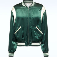 Veste Sukajan moderne pour hommes, design brodé personnalisé de qualité supérieure, coupe confortable, idéale pour les amateurs de mode streetwear.
