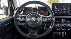 Suzuki Jimny GLX USADO de ALTA CALIDAD, 1.5L Turbo Gasolina, Transmisión Automática, Volante a la Izquierda, Interior Oscuro, Neumáticos R21, 6 Plazas - Product Image 2