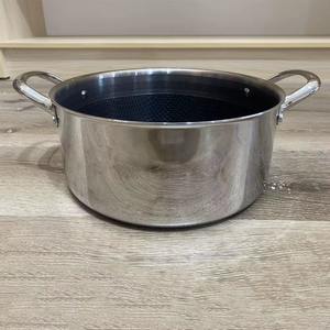 Cacerola de acero inoxidable de la más alta calidad con tapa de vidrio resistente, lo que la hace adecuada tanto para cocineros caseros como para profesionales. - Product Image 6