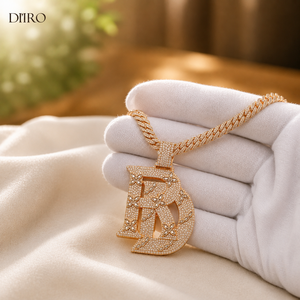 Colgante de Letra con Diamante de Corte Redondo, Chapado en Oro Amarillo de 18K, Moissanita con Micro Pavé, Colgantes Unisex - Product Image 3