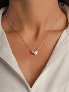 Collar Minimalista con Colgante de Diamante Cultivado en Laboratorio con Corte de Pera y Perla en Oro de 14k, Joyería de Lujo con Certificación IGI para Mujer - Product Image 5