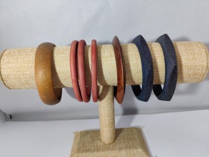 Brazaletes de Madera Modernos y Ecológicos Hechos a Mano, Joyería de Moda para Mujer de Alta Calidad, Duraderos, Grabados a Mano, Pulidos y Naturales - Product Image 5
