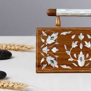 Pochette en bois contemporaine haut de gamme avec incrustation de nacre et détails élégants en nacre pour mariages modernes, festivals et soirées - Product Image 2