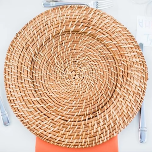 Assiette de présentation en rotin style bohème pour la mise en table, faite à la main, en fibres naturelles, ronde, pour la vente en gros - Product Image 5