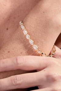 Pulsera de Diamantes Cultivados en Laboratorio de 11 Quilates con Múltiples Formas, Oro Amarillo de 14K, Certificación IGI, Plateada en Plata - Product Image 2
