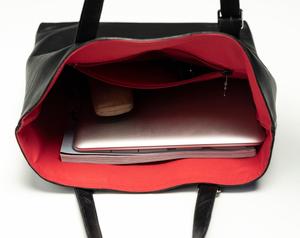 Sac fourre-tout tendance en cuir pleine fleur véritable avec fermeture éclair, détails boutonnés, sangle réglable et amovible, quincaillerie en acier inoxydable, grand format pour la plage - Product Image 5