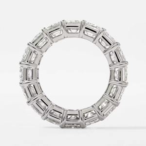 Anillo de compromiso de diseño premium con banda de eternidad completa de diamantes cultivados en laboratorio de corte radiante de 10.00 quilates en oro blanco de 14 quilates - Product Image 4
