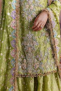 Vestido de novia pakistaní premium en rosa polvoriento y lavanda, lehenga choli nupcial escultural con hombros estructurados y acolchados. - Product Image 4