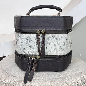 2026 New Arrival Hand Tooled Cowhide Checkered Leather Jewelry Organizer Zipper Closure Durable Storage Box Perfect for Travel - Product Image 6