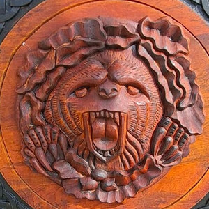 Bouclier rond en bois rustique de style viking, artisanat classique nordique fait main pour l'affichage et les costumes historiques - Product Image 6