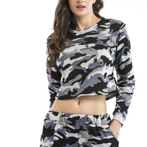 Sudadera con Capucha de Manga Larga para Mujer, Talla Personalizada, Estilo Oversize, Duradera y Sostenible, Diseño de Dos Tonos, Corte Recortado - Product Image 1